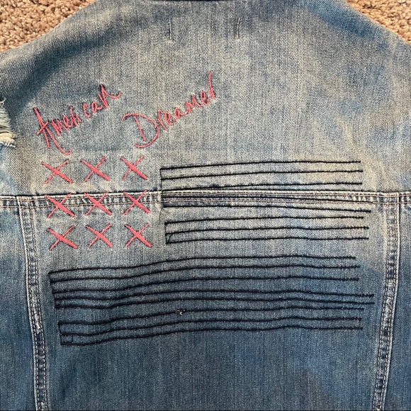 Missguided Distressed Jean Jacket - Picture 5 of 6